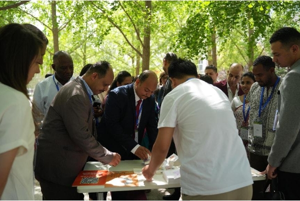 聆听现场讲解111.png 聆听现场讲解111.png